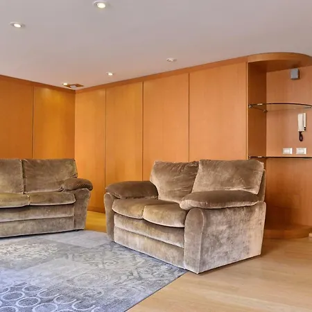 Izzhome Full Center Grand カリアリ