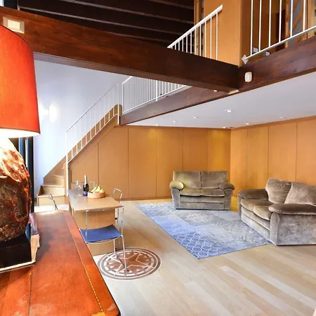 Izzhome Full Center Grand * カリアリ