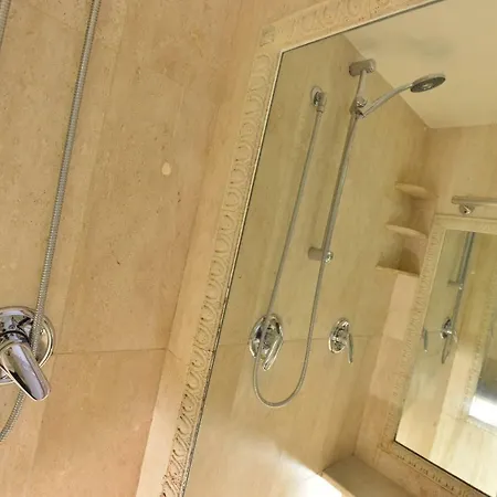 Izzhome Full Center Grand Apartment *