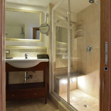 Izzhome Full Center Grand Apartment
