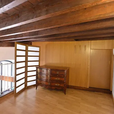 Izzhome Full Center Grand Apartment *