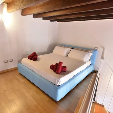Izzhome Full Center Grand Apartment