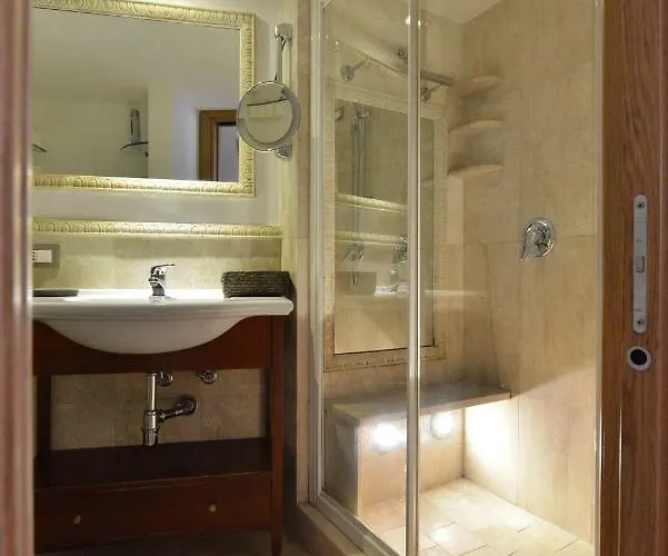 Izzhome Full Center Grand Apartment